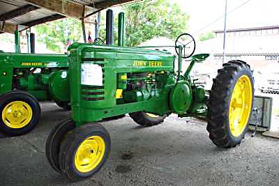 Antique Tractor Show - John Deere 1941 A Styled